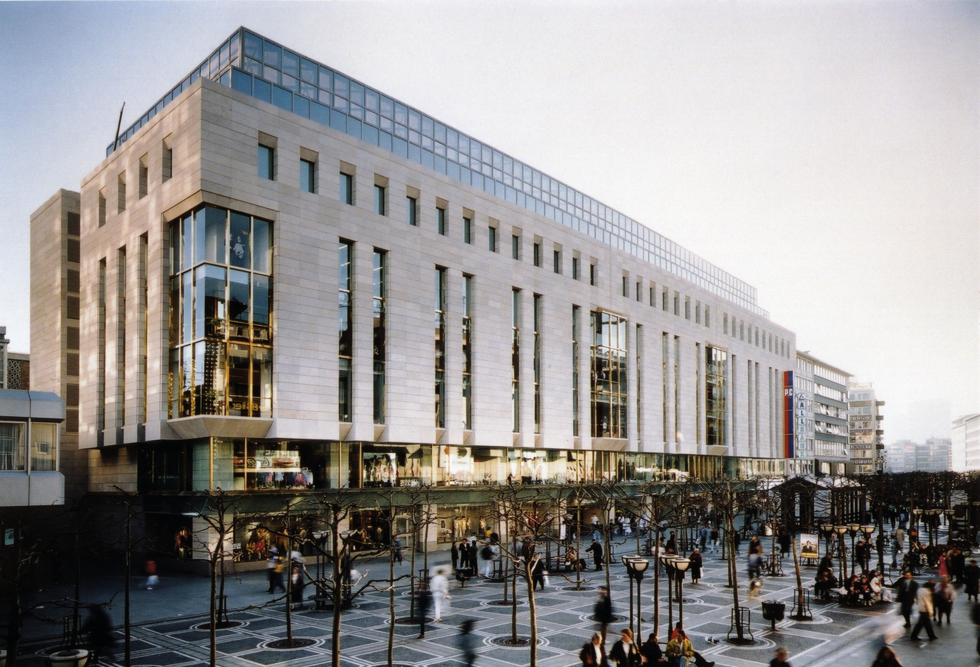 Prodejna ve Frankfurtu Prodejna ve Frankfurtu